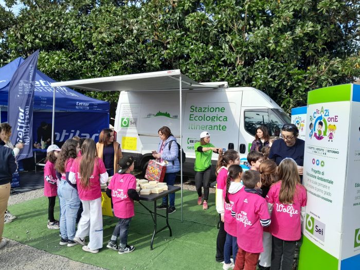 "La bellezza corre su strade pulite", l'impegno di Sei Toscana per Strade Bianche 2026