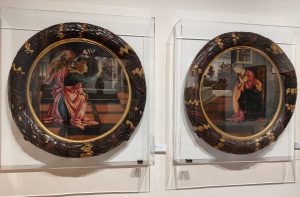 San Gimignano, nella Pinacoteca tornano esposti due tondi di Filippino Lippi del 1482