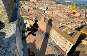 Emergenza nei "bottini" e malore sulla Torre del Mangia, esercitazione dei Vigili del Fuoco di Siena
