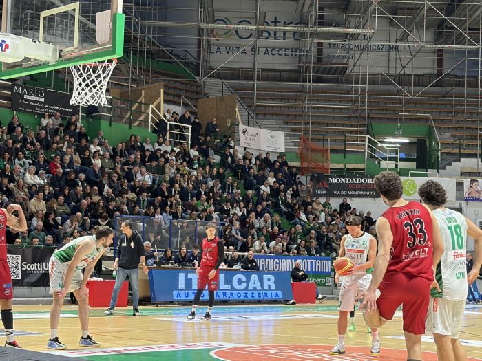 Basket, la Note di Siena Mens Sana sfiora la vittoria ma alla fine Lucca sbanca il Palasport