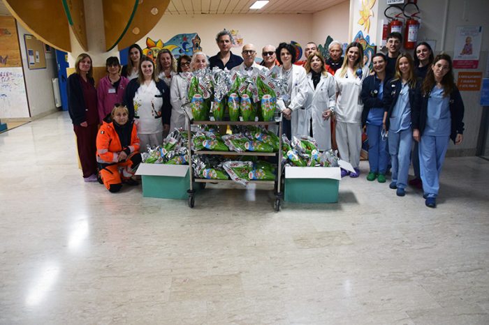 Associazione Pubblica Assistenza Buonconvento, uova di Pasqua ai piccoli pazienti delle Scotte