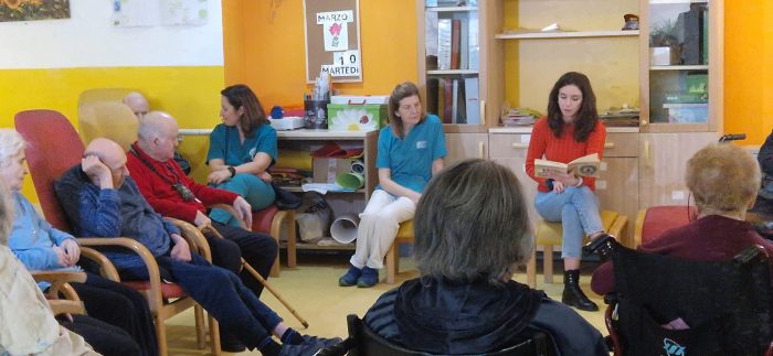 Colle Val d'Elsa, nasce &ldquo;Parole in Compagnia&rdquo;: la lettura ad alta voce entra nelle RSA come strumento di cura contro solitudine e isolamento