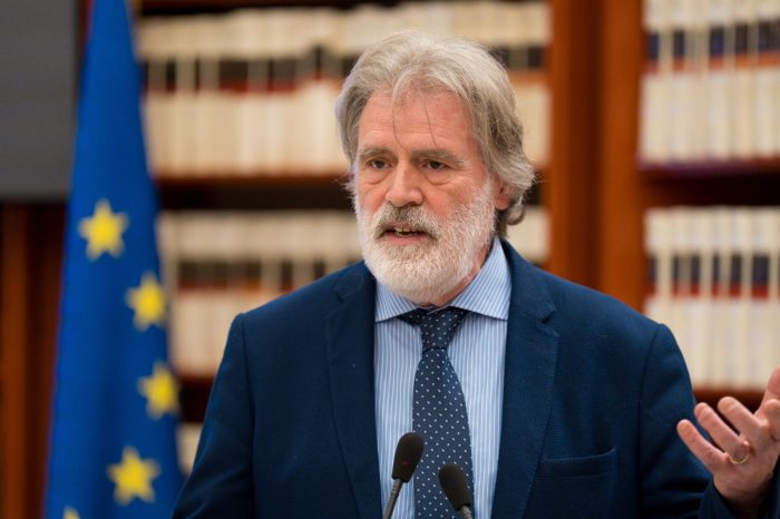 Referendum, il deputato Andrea Quartini a Colle Val d'Elsa a sostegno del NO