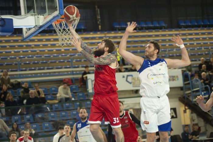 Basket, la San Giobbe Chiusi piega Ferrara dopo un supplementare