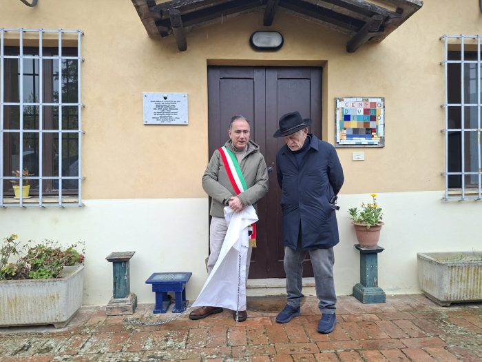 Siena: Via Laterina, una targa ricorda il primo laboratorio di Achille Sclavo