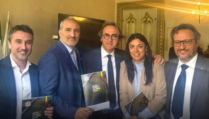 Clima, proposta di legge di AVS in Toscana: taglio alle emissioni del 55% entro il 2030 e neutralit&agrave; climatica al 2050