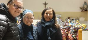 Siena, l&rsquo;Associazione il Manto dona le uova di Pasqua alla mensa della Caritas