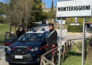 Si finge Carabiniere per truffare un'anziana ma all'arrivo a casa trova quelli veri, arrestato 18enne
