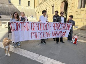 Siena in piazza per la Global Sumud Flotilla: presidio in Piazza Salimbeni