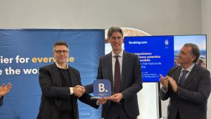 Montepulciano conquista il mondo: alla citt&agrave; il Traveller Review Awards 2026 di Booking.com