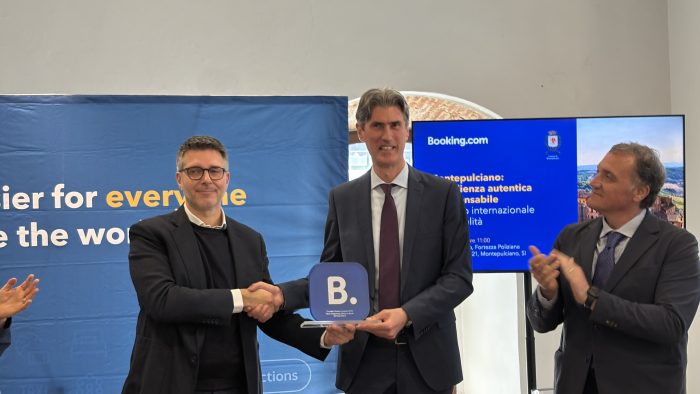 Montepulciano conquista il mondo: alla citt&agrave; il Traveller Review Awards 2026 di Booking.com