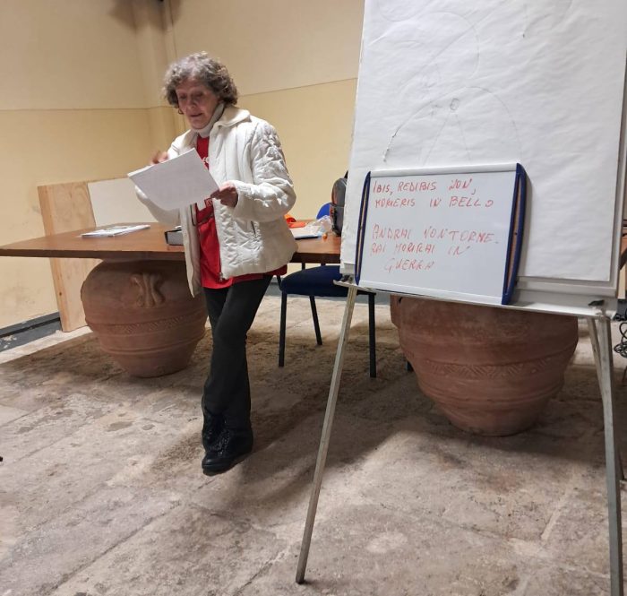 La voce dei volontari che accompagna gli anziani della Rsa di Montalcino, il progetto di LaAV Torrenieri