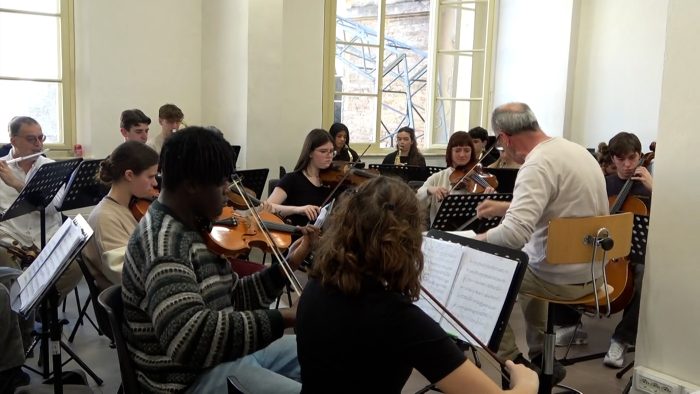 &ldquo;DoniAmo Musica&rdquo;, il Liceo Piccolomini porta le note nelle corsie dell'ospedale Le Scotte