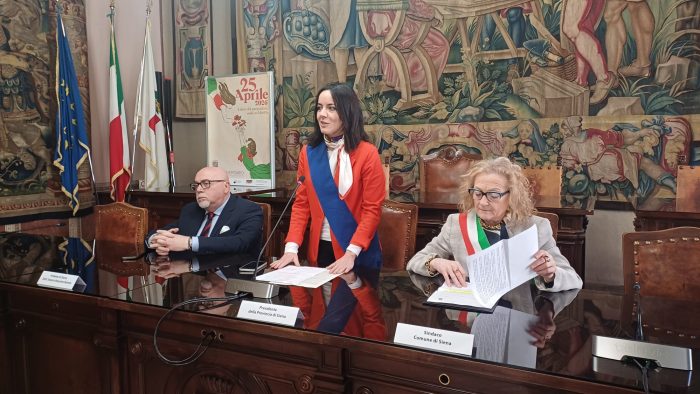 Siena, il manifesto dei giovani illumina il 25 Aprile: memoria e futuro nel segno delle donne