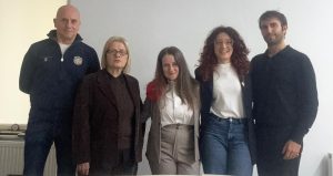 Palio 16 agosto 2026, consegnata la seta per il Drappellone a Teodora Axente