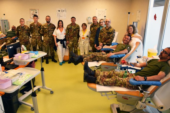 Siena, donazione di sangue collettiva per i paracadutisti del 186&deg; Reggimento Folgore