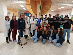 Siena. Uova bianconere della Curva Lorenzo Guasparri ai piccoli pazienti dell&rsquo;Aou Senese