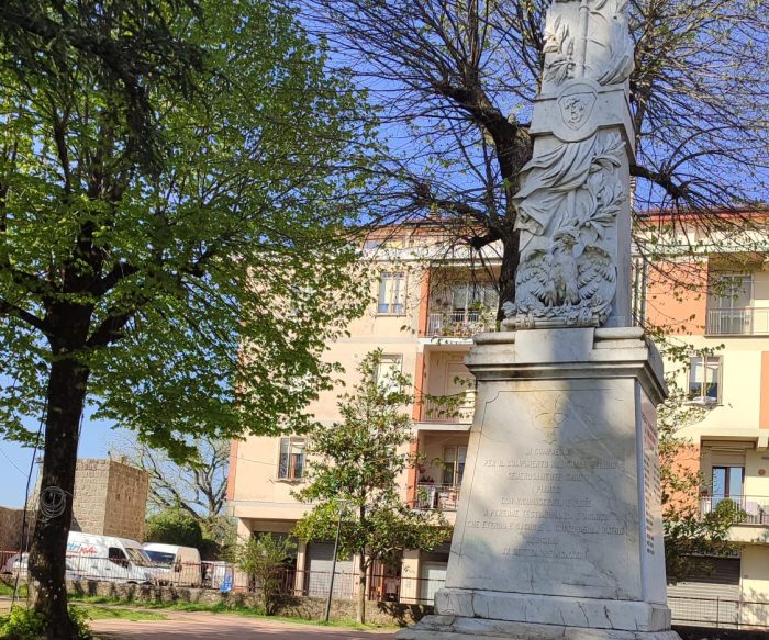 Piancastagnaio ricorda i suoi concittadini morti nella Seconda guerra mondiale: 52 nomi incisi sul monumento ai caduti