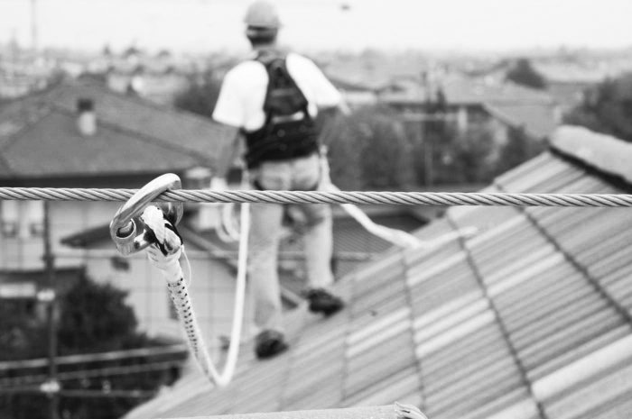 Sicurezza sul lavoro a Siena: numeri in calo ma ancora alti, vigilanza e scuola al centro