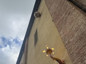 Contrada di Valdimontone, presentata la nuova opera permanente "Come sta la luna?"