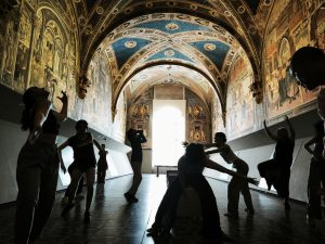 Body Speaking al Santa Maria della Scala tra sax, danza contemporanea e ascolto del corpo