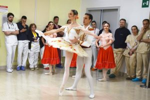 Aou Senese, il gran finale di &ldquo;Danza in Corsia&rdquo;: applausi per l&rsquo;ultimo appuntamento con il Balletto di Siena