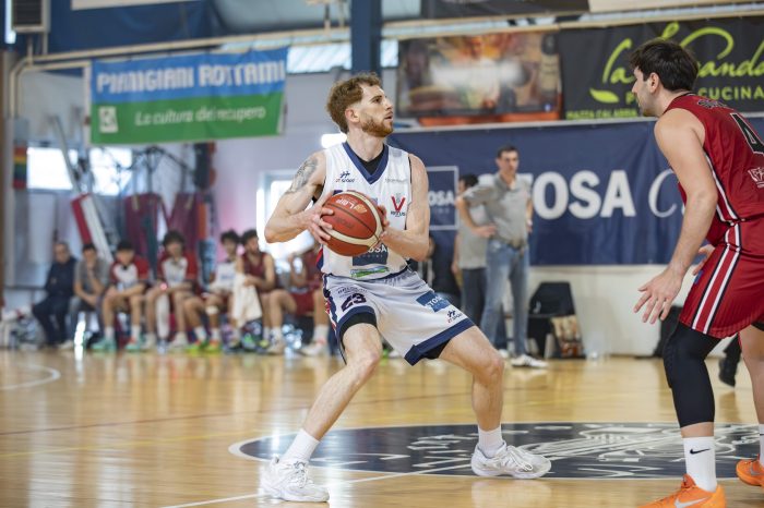 Basket: Virtus Siena c'&egrave; un'altra gara 3 da affrontare, a Lucca i rossoblu si giocano la serie