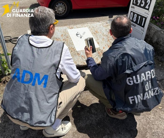 Gasolio con acqua e a rischio infiammabilit&agrave;: sequestro da 105.000 litri in provincia di Siena