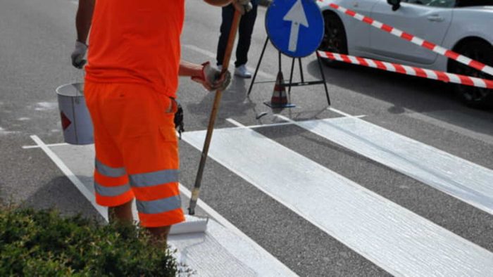 Siena, nuova segnaletica in Viale Bracci. Oggi pomeriggio i lavori