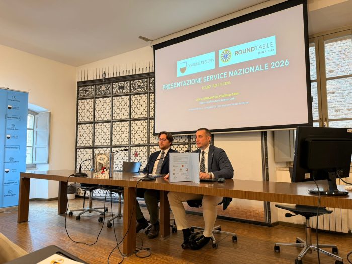 &ldquo;Non &egrave; per niente giusto!&rdquo;: Round Table 41 dona libri alle scuole di Siena per educare al rispetto