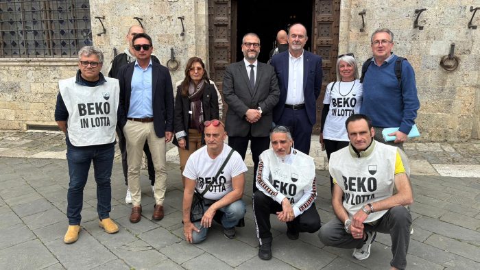 Settore manifatturiero, a Palazzo Pubblico il tavolo della crisi: per la prima volta Confindustria insieme a sindacati e istituzioni