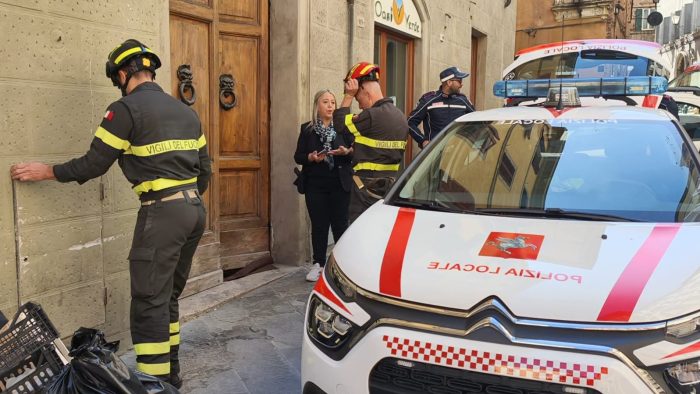 Sgombero di Via Pantaneto, AVS analizza la vicenda: &ldquo;Dietro quella porta il lavoro invisibile che non vogliamo vedere&rdquo;