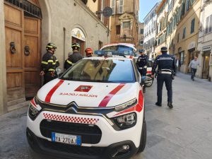 Siena, blitz in via Pantaneto: sgomberato appartamento con 11 cittadini pakistani