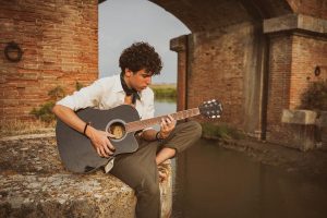 Poggibonsi: Pietro Calabrese, il giovane cantautore presenta il nuovo singolo "Grandine" | Gi&agrave; on line