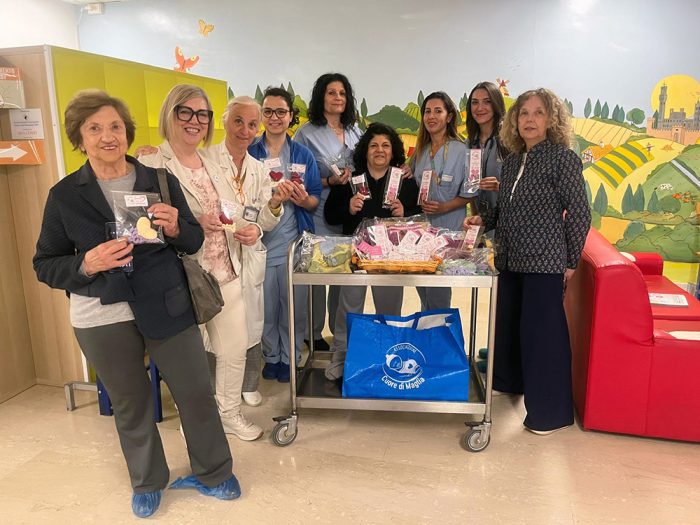 Festa della Mamma: doni Associazione Cuore di Maglia per Terapia Intensiva Neonatale dell&rsquo;Aou Senese