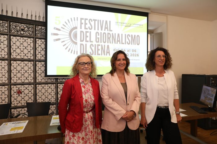 Siena, le contrade aprono le porte al "Festival del Giornalismo"
