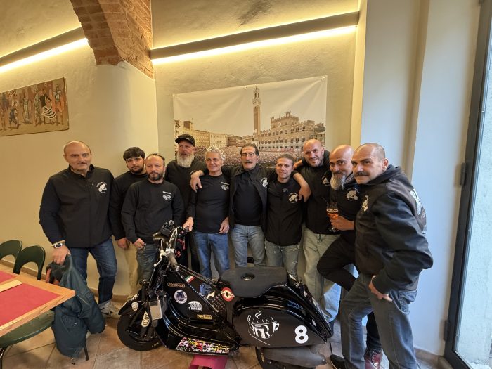 Hotwheels, il sogno senese corre in Vespa alla 24 Ore di Zuera