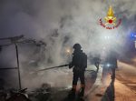 Box auto a fuoco a Montalcino, distrutta una vettura