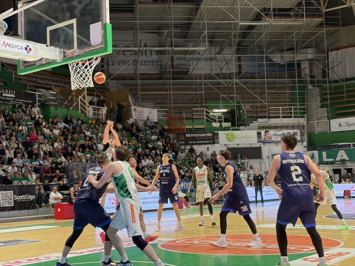 Basket, una Mens Sana tutta cuore batte Borgomanero e vola in semifinale playoff