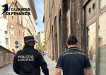 Siena, controlli straordinari nei negozi in Camollia e Pantaneto: accertate 35 violazioni tra igiene, fisco e lavoro nero