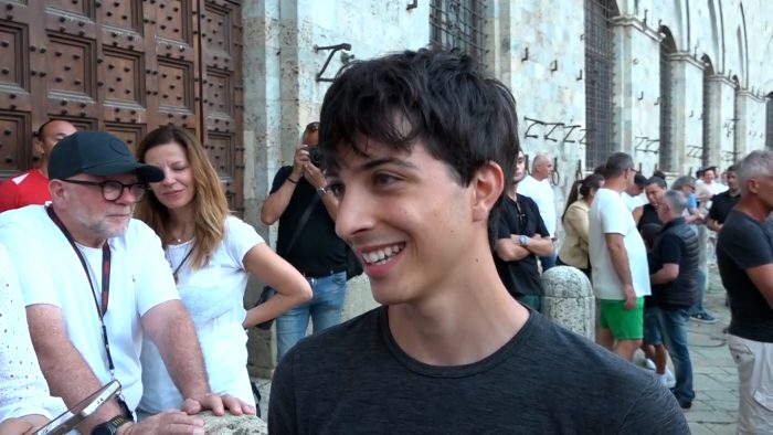 Prove Regolamentate, il figlio d'arte Mattia Atzeni debutta in Piazza: &ldquo;Ho realizzato un sogno&rdquo;. Tittia lo osserva dagli steccati