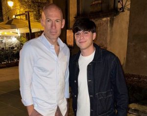 Arjen Robben a cena a Villa a Sesta: l&rsquo;ex fuoriclasse olandese nel cuore del Chianti
