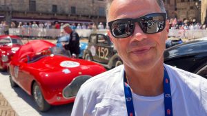 La 1000 Miglia torna a Siena: auto storiche in Piazza del Campo. Capirossi: "Il posto pi&ugrave; bello visitato finora"