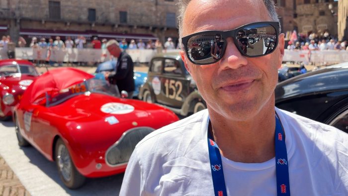 La 1000 Miglia torna a Siena: auto storiche in Piazza del Campo. Capirossi: "Il posto pi&ugrave; bello visitato finora"