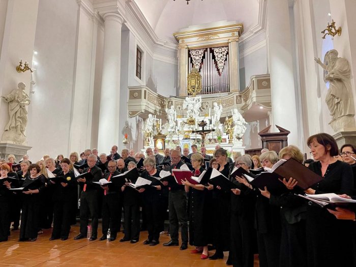 La musica oltre i confini: il Gloria di Vivaldi alla Collegiata di San Martino celebra l&rsquo;amicizia tra Sinalunga e Dorking