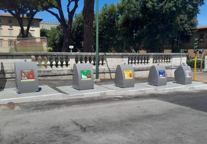 Raccolta rifiuti a Siena, attiva la postazione interrata in piazza Amendola