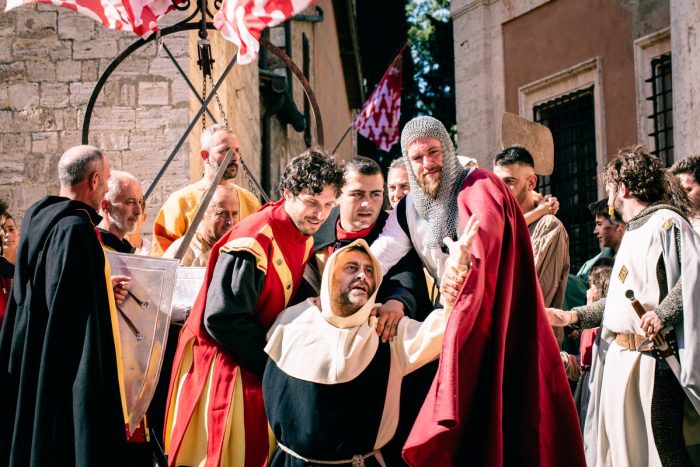 San Quirico d&rsquo;Orcia torna nel Medioevo: al via la 64esima Festa del Barbarossa