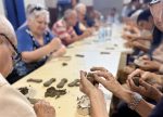 “Raccontare con le mani”: a Siena l’arte della ceramica unisce le generazioni