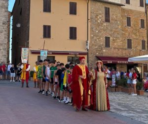 Brav&igrave;o delle Botti di Montepulciano 2026, oggi pomeriggio tornano in pista i piccoli spingitori