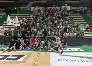 Notte magica in Viale Sclavo: la Mens Sana torna in Serie B Nazionale, Siena riabbraccia il basket che conta